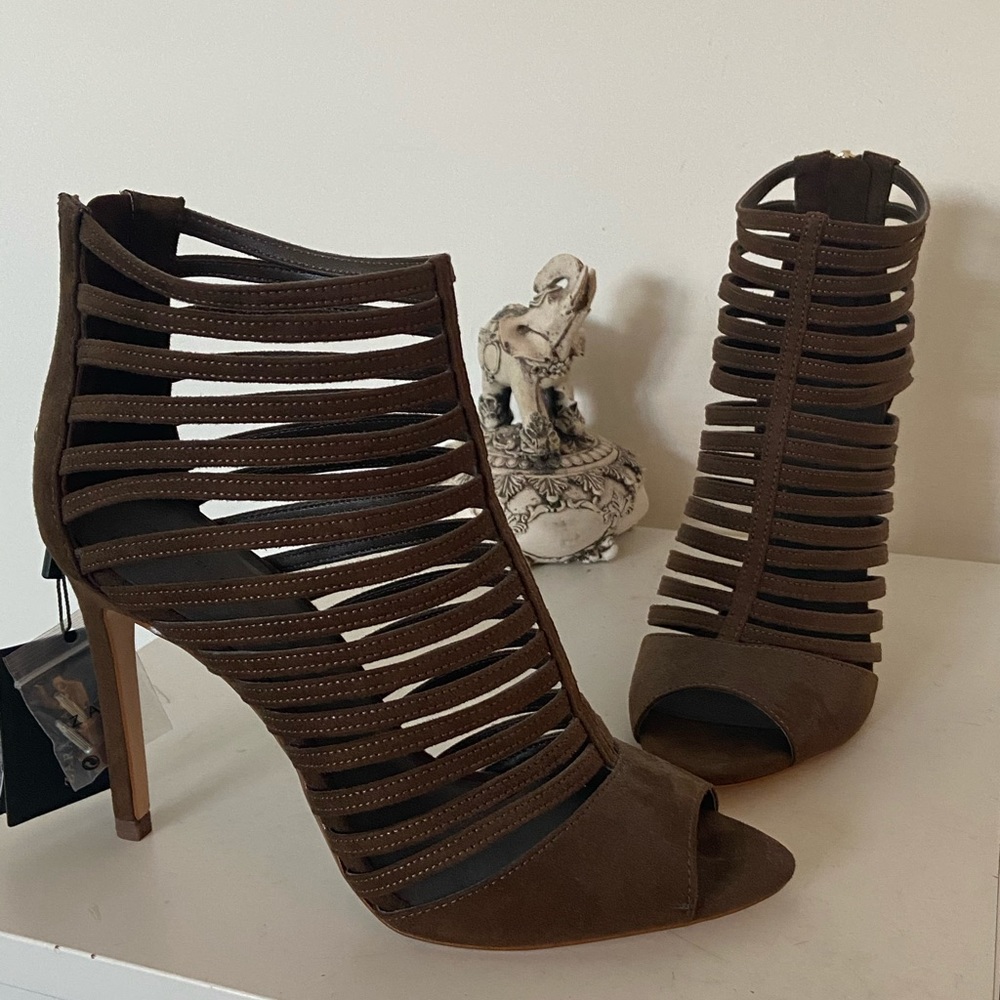 Heels - Picture 1 of 3